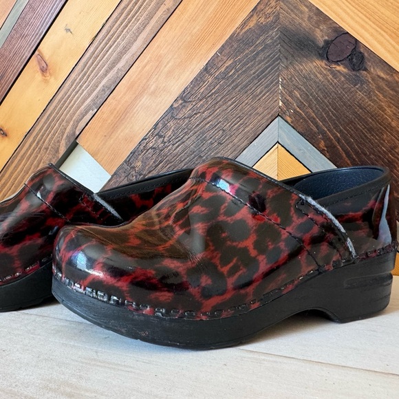 Dansko Red and Black Cheetah Clogs size 36 - Picture 3 of 6